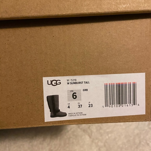 Ugg boots - Picture 1 of 4
